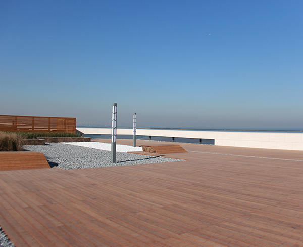 室外高耐竹地板有什么優(yōu)勢